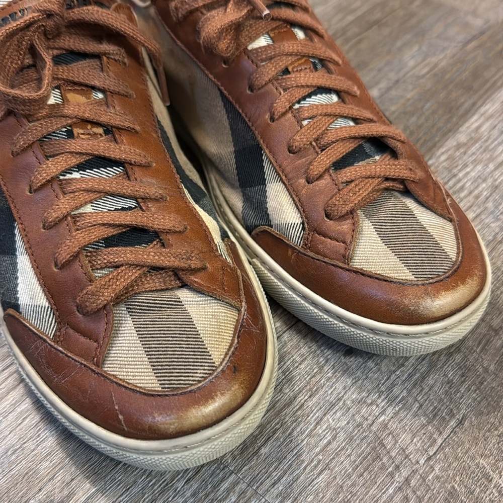 Burberry Sneakers - Picture 5 of 10
